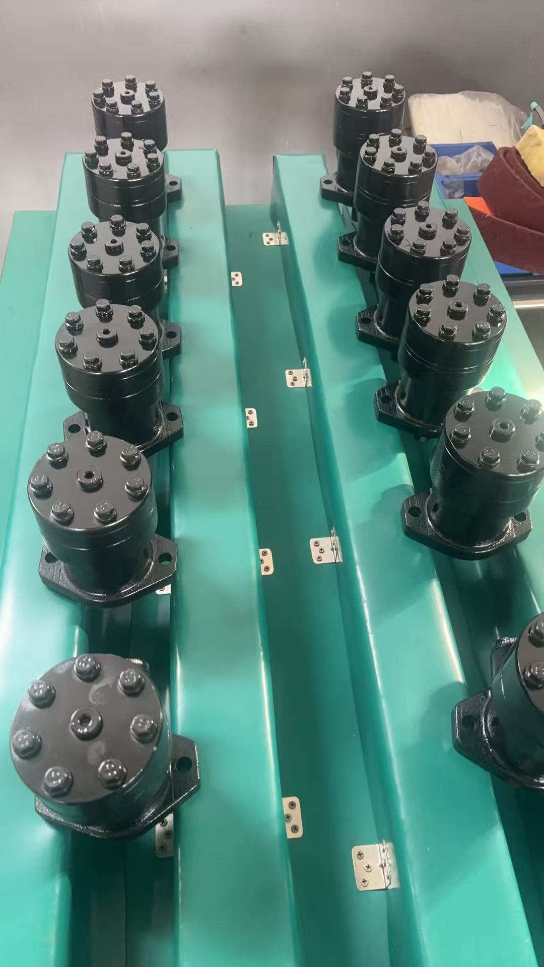 How to build a solid quality defense line for hydraulic motors? Look at our refined production
